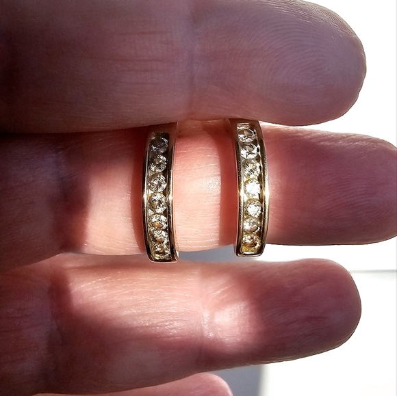 Peoples Jewelry - Peoples 10k Yellow Gold 14 Diamond Small Hoop Earrings 5.3g